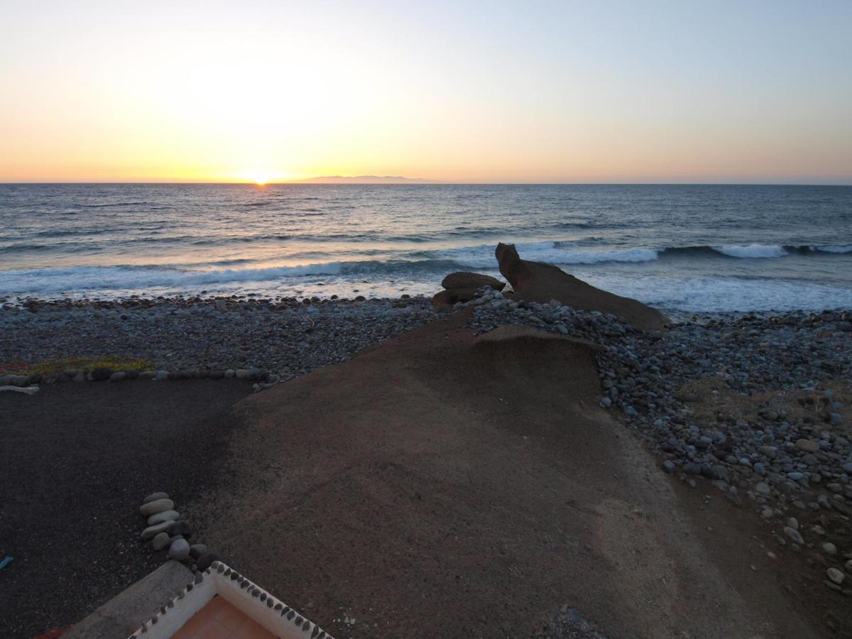 Sunrise Directly At The Sea Apartment La Mareta Exterior photo